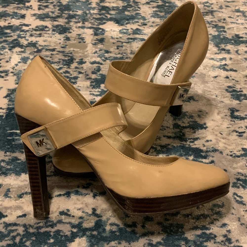 Michael Kors Mary Jane size 9 shoes - Picture 2 of 4